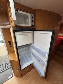 Knaus Royale 580 ~ Extra velká postel - 11