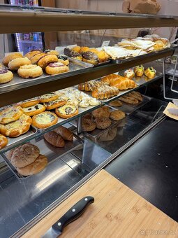 Vitrína do pekárny/kavárny chladící svítící - 11