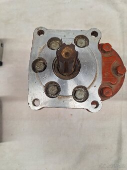 Hydraulická čerpadla, rozvádeče - 11