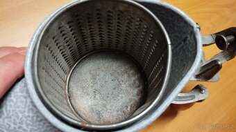 Velmi starý velký mlýnek na strouhanku  IDA - 11