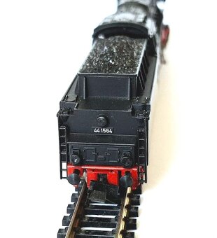 Vláčky N - Parní lokomotiva s tendrem BR 44 1564 - ROCO - 11