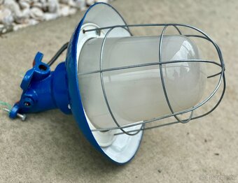 Stará INDUSTRY lampa litina smalt modrá - 11