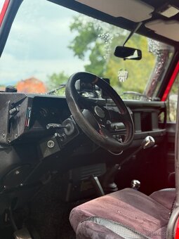 Land Rover Defender - 11