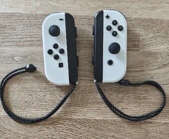 Nintendo Switch OLED s příslušenstvím - 11