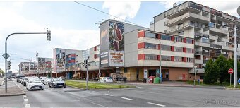 GARÁŽOVÉ STÁNÍ v objektu Nová Harfa Poděbradská 777/9 - 11