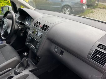 VW Touran 1,6TDi, mód 2011, naj 205000km - 11