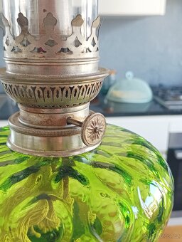 STAROŽITNÁ PETROLEJKA VE STYLU HISTORISMU(DRUHÉ ROKOKO),1900 - 11