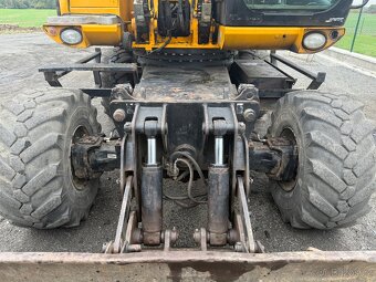Otočný bagr JCB 160 W - 11
