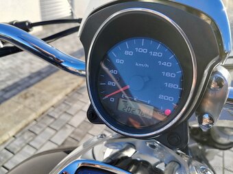 Suzuki M800 Intruder - 11