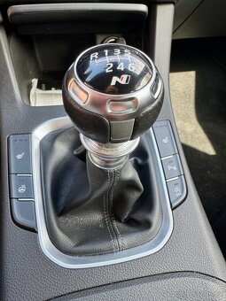 Hyundai i30 Fastback 1,6 CRDi N-line - 11