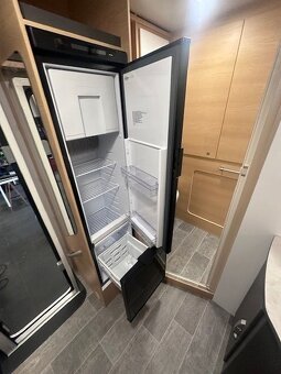 Pronájem obytných vozů Giottline Léto VOLNO super cena - 11