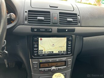 Toyota Avensis 2.0 D-4D - 11