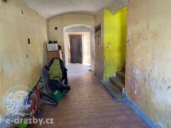 Rodinný dům se zahradou, obec Hrochův Týnec, okr. Chrudim - 11