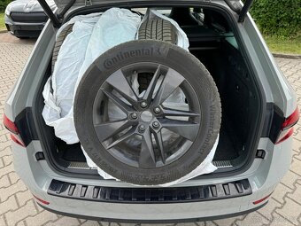 Škoda Superb iV sportline TSI 160kw/webasto/panorama/tažné - 11