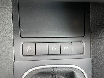 VW Golf VI 1.4 TSi r.v. 2010, serviska, bixenony, alcantara - 11