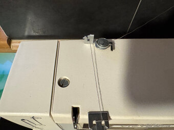 Kovový šicí stroj Victoria Detmold - 11