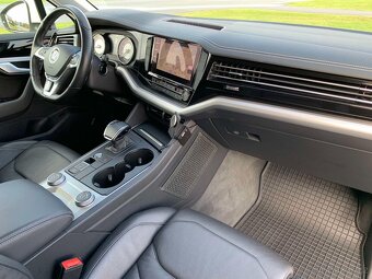 VW Touareg 3.0 TDi 210 kW/DSG/4Motion/Vzduch/Tažné - 11