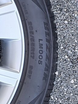 Pěkná zimní orig alu kola Škoda Kamiq 205/55/17 8mm - 11