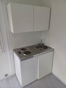 Použitá buňka s WC a kuchyňkou - 11