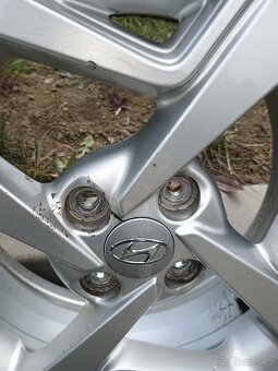 Originální ALU kola Hyundai i10 R15 + zimní pneu - 11