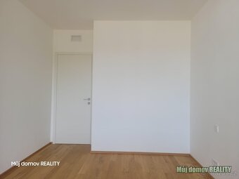 Pronájem nadstandardního bytu 2+kk, 54 m s lodžií, sklepem a - 11