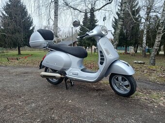 Piaggio Vespa GTS 250 - 11