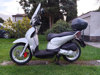 Aprilia Scarabeo 200ie - 11