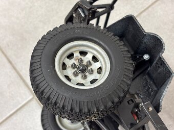 RCmodelex Defender D90 1:10 - 11