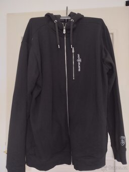 Prodám mikinu UNCS 3 nošené jak nová. Velikost 6 xxl . - 11