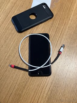 iPhone 7 - 128 GB - Spigen pouzdro - 11