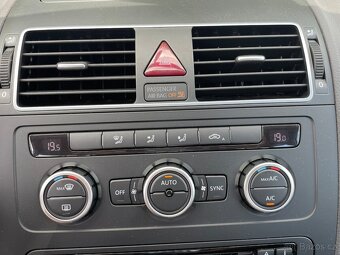 VW Touran 1.6 TDi Navigace,Climatronic - 11