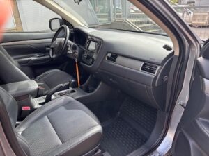 Mitsubishi Outlander - 11