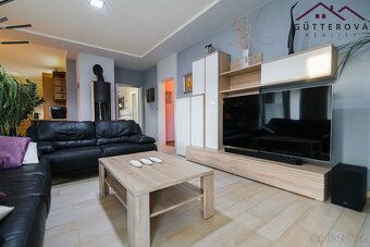 Elegantní rodinný dům s garáží a pozemkem 1.261 m2 v Městě T - 11