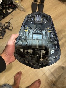 Vyvysene sedlo ridice na Yamaha R1 09-14 - 11