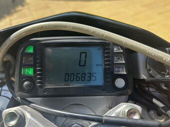 Husqvarna sm 610 najeto  6 840 km - 11