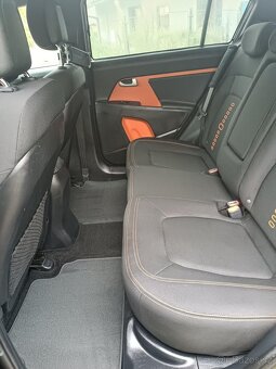Kia Sportage 2.0 CRDi 4x4 135 kW (184 k) – výborný stav - 11