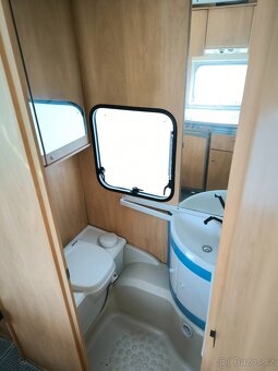 REZERVACE Karavan Burstner Fun 495 - podélné postele - 11