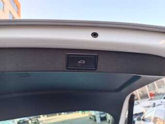 Škoda Octavia 3 Combi 2.0TDI 110kW DSG Webasto Taž. Full LED - 11