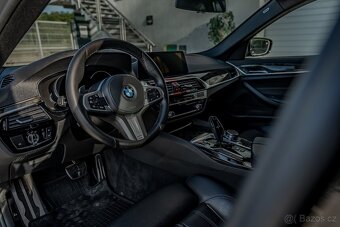 BMW M550d xDrive Touring, M-Technic, HUD, dověry... - 11