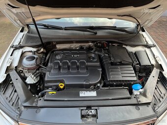 VW Passat 2.0 TDi Highline DSG ČR - 11
