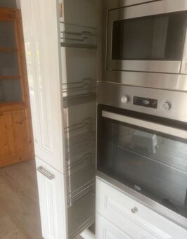 Bílá kuchyně se zánovními spotřebiči, 4805 - 11