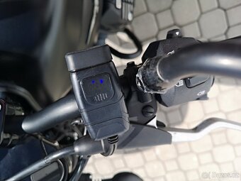 Moto Guzzi V7 III Stone,nové v ČR, 2.majitel , mnoho doplňků - 11