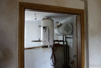 Dům se stavebním pozemkem o výměře 4.945 m2 30min od Prahy - 11