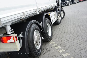 Scania G400 8x4 - třístranný sklápěč s hydraulickou rukou - 11