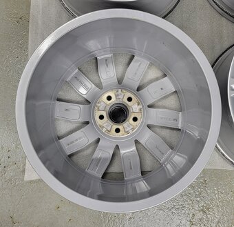 Originál 19" Audi A6 5x112 VW Škoda - 11