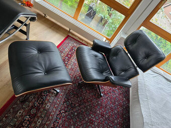 Křeslo a taburetka Vitra Eames - 11