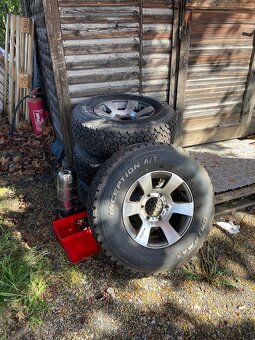 Prodám celoroční sadu kol 235/75 R15 - 11