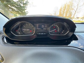 Peugeot 208 1.0 benzín - 11