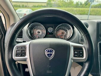 LANCIA VOYAGER 2.8CRD GOLD STOWnGO 7 míst - 11