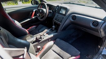 Nissan GT-R - 11